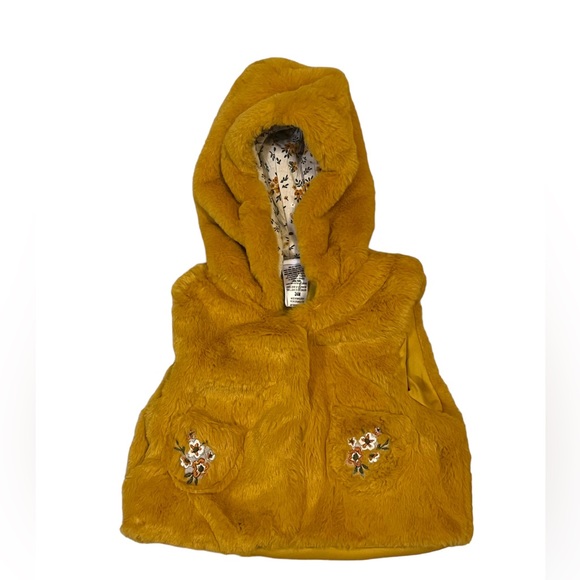 DAISY FUENTES brand. Size 24M. 2 piece shirt and vest. - Picture 4 of 4